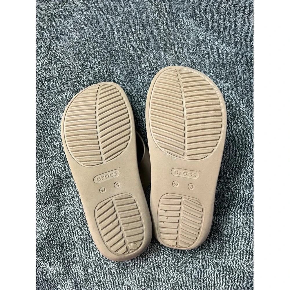 Crocs Getaway Platform Flip Sandals Beige Tan Women 8 Thong Wedge Neutral Lounge